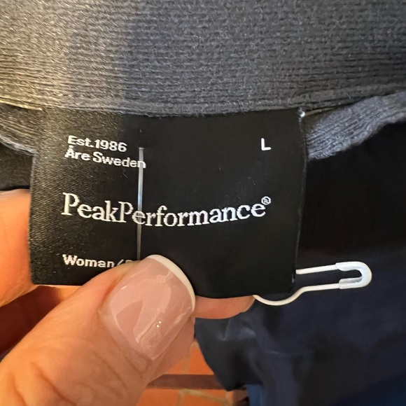 Peak performance tracking pants size L like new - Picture 5 of 6